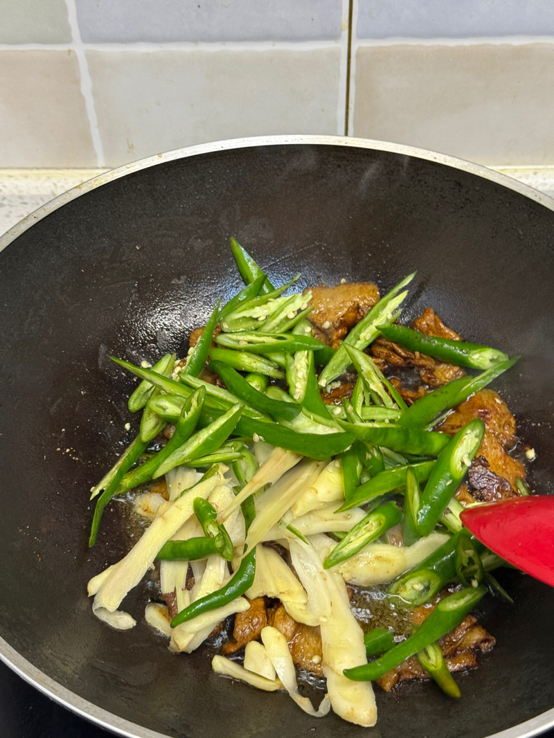 子姜素鸡回锅肉