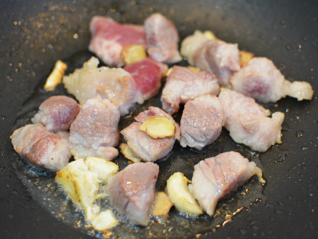 土豆焖肉