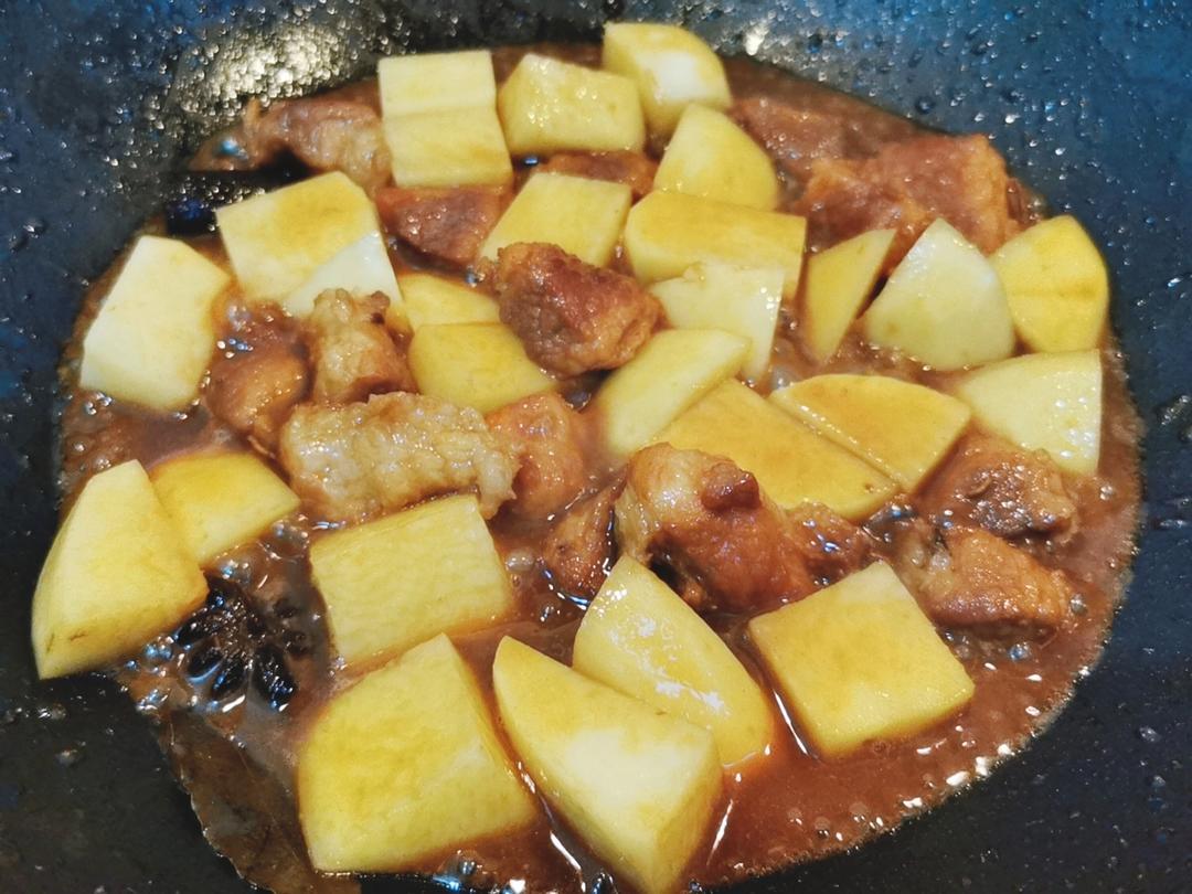 土豆焖肉