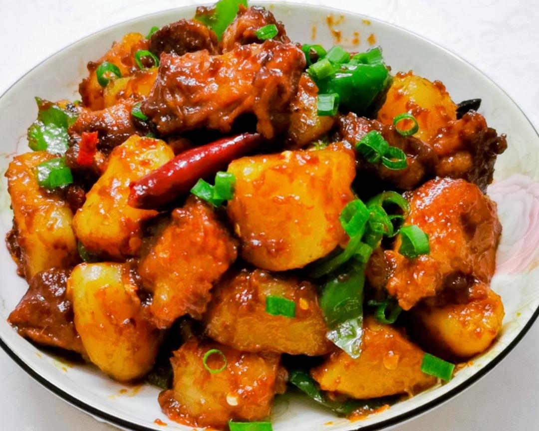 土豆焖肉