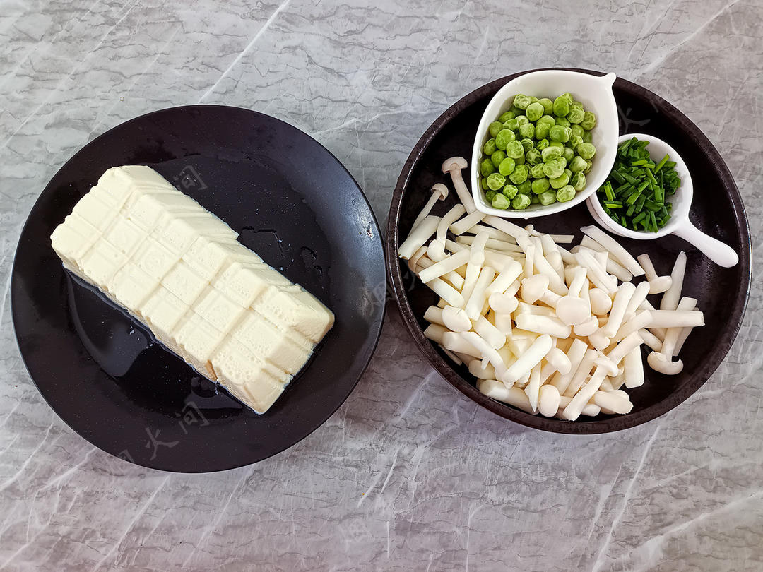 鲜掉眉毛！咸蛋黄鲜虾豆腐｜天冷煮一锅，暖胃又舒心