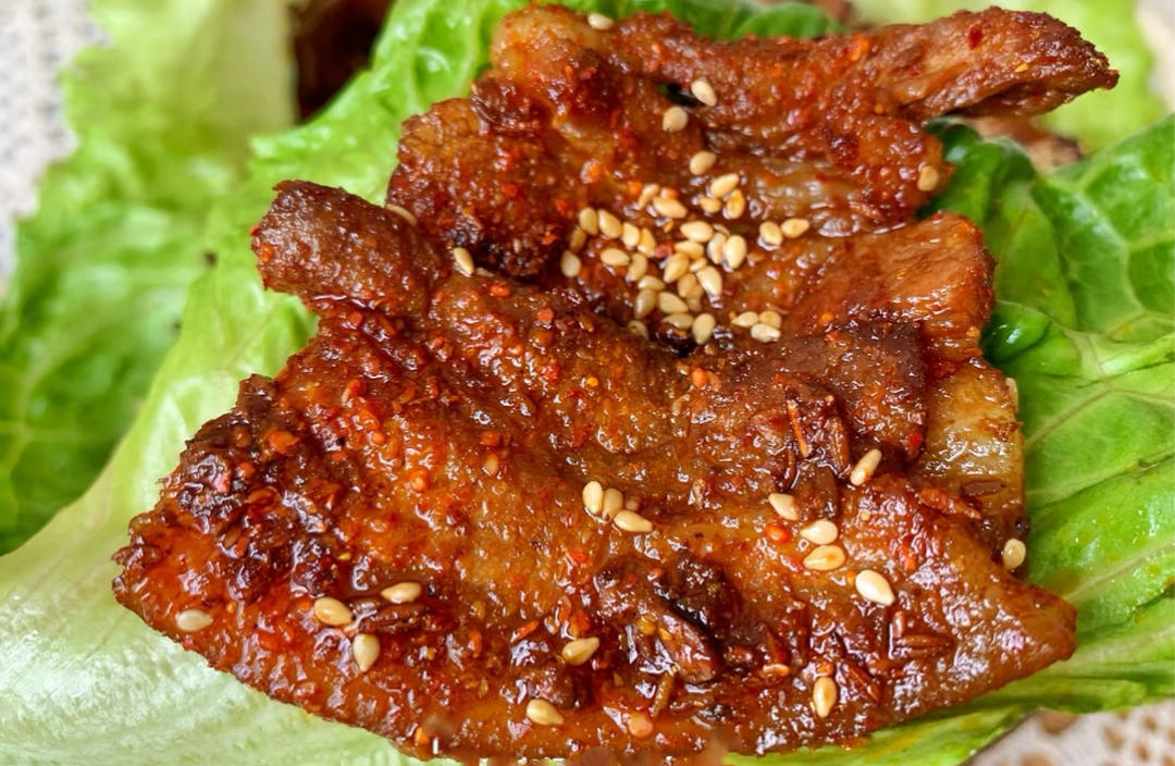 好吃到舔手指‼️秘制蒜香孜然烤五花肉～
