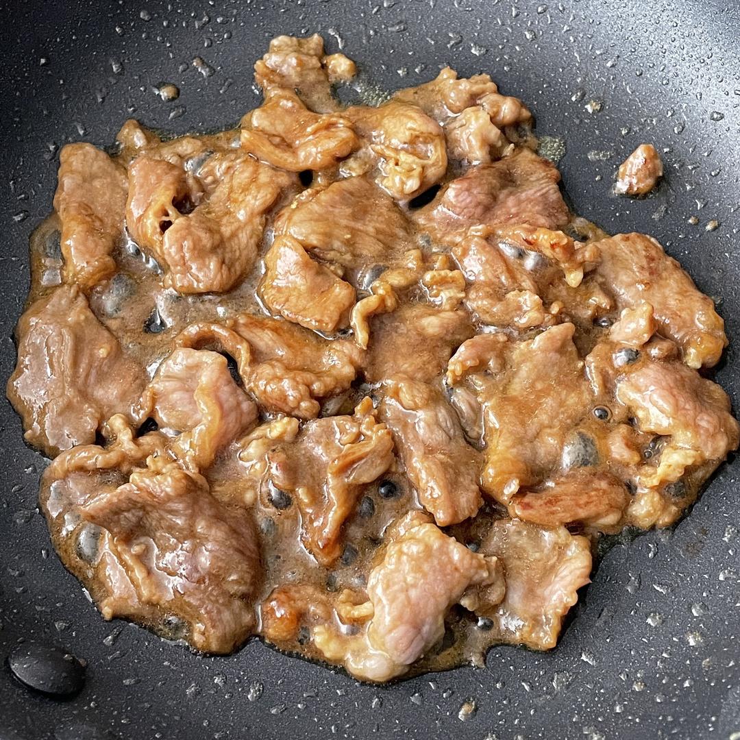 酸甜浓郁～超开胃番茄滑蛋牛肉饭