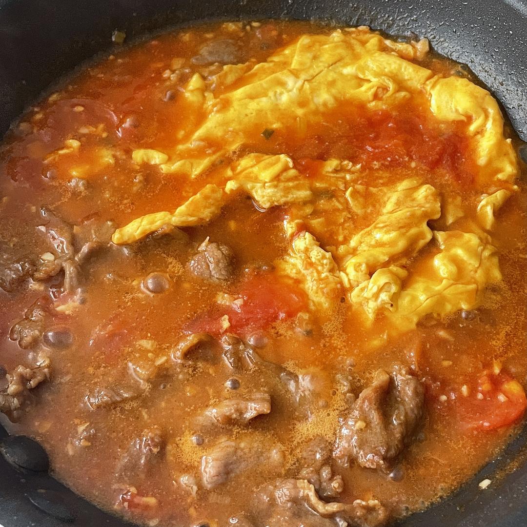 酸甜浓郁～超开胃番茄滑蛋牛肉饭