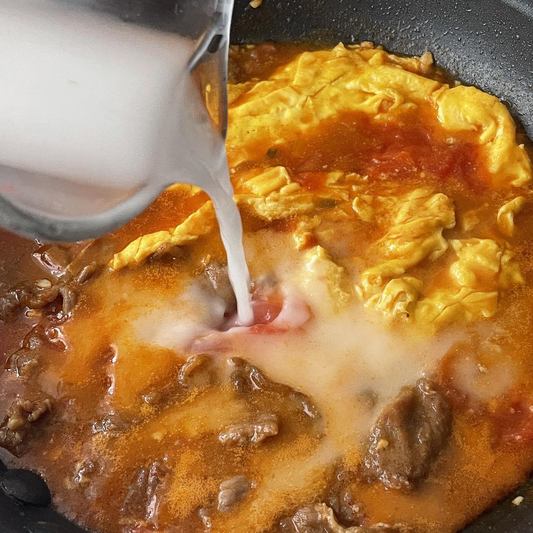 酸甜浓郁～超开胃番茄滑蛋牛肉饭