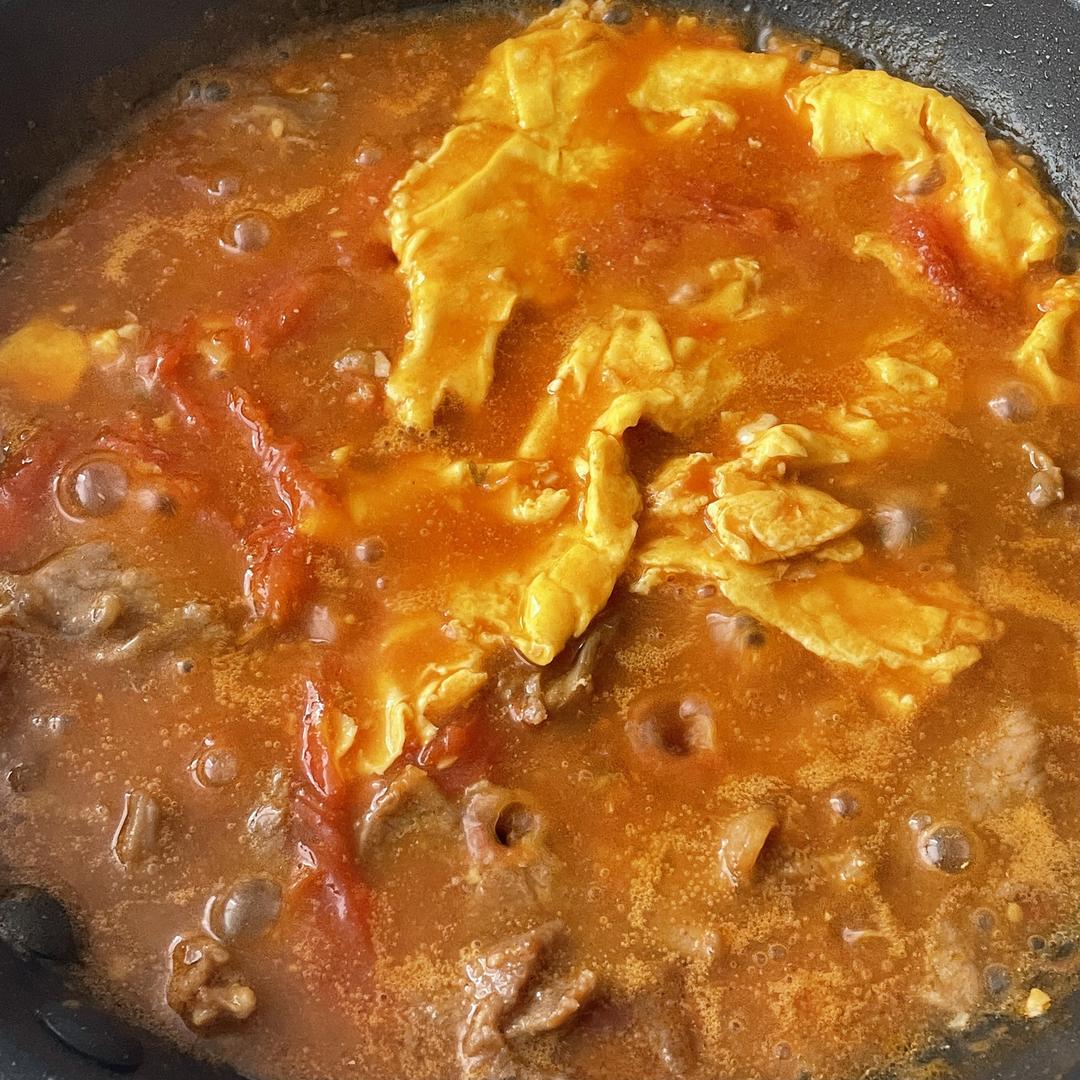 酸甜浓郁～超开胃番茄滑蛋牛肉饭