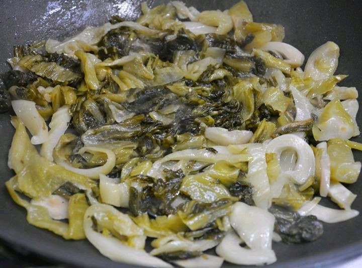 酸菜鸡肉煲