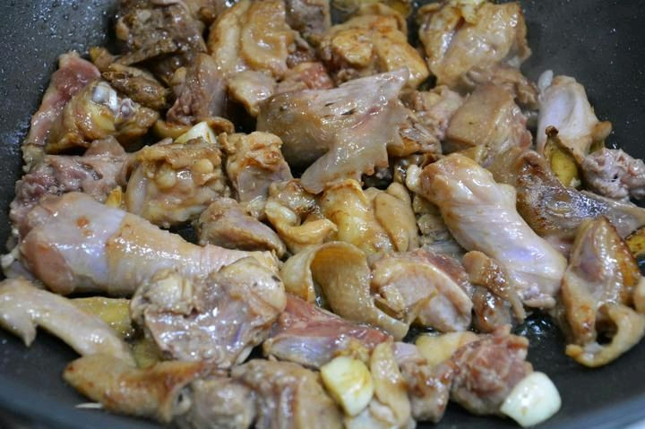 酸菜鸡肉煲