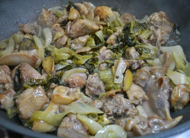 酸菜鸡肉煲