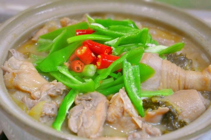 酸菜鸡肉煲
