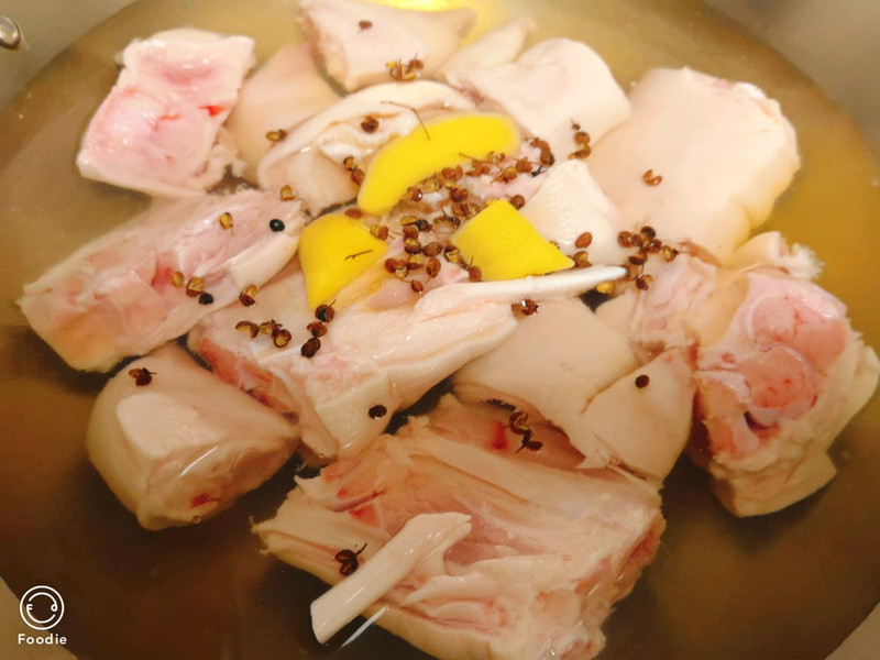 黄豆焖猪蹄