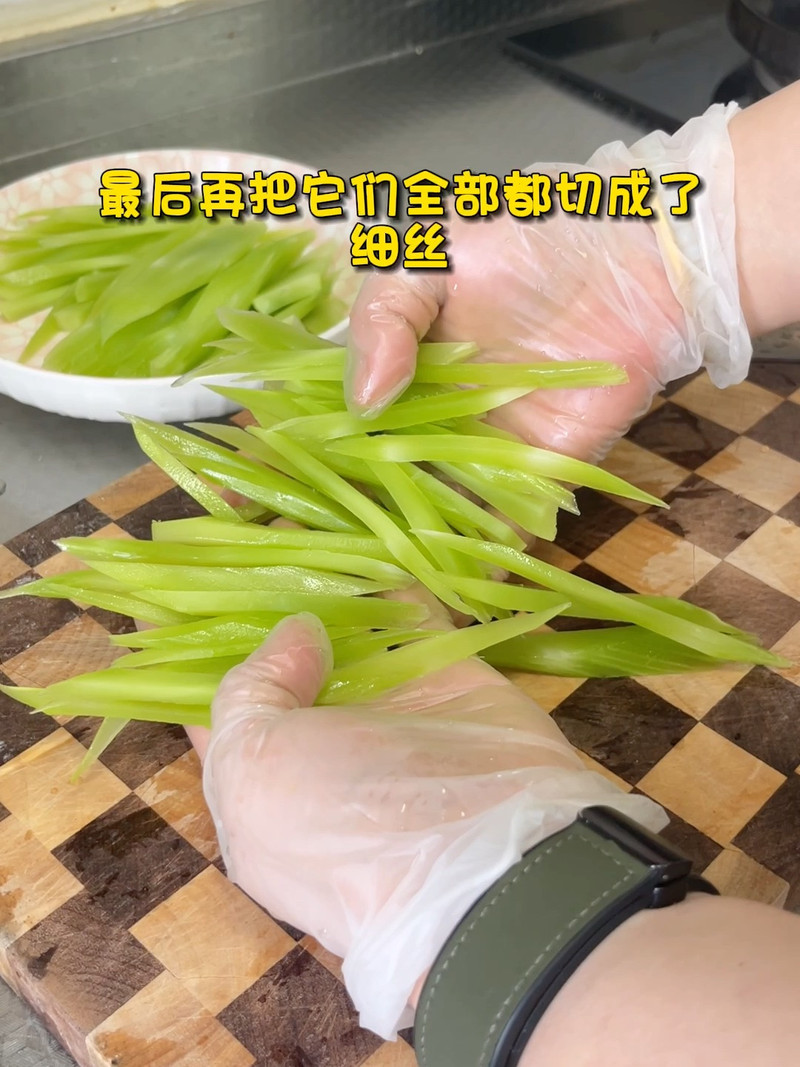 凉拌莴笋丝