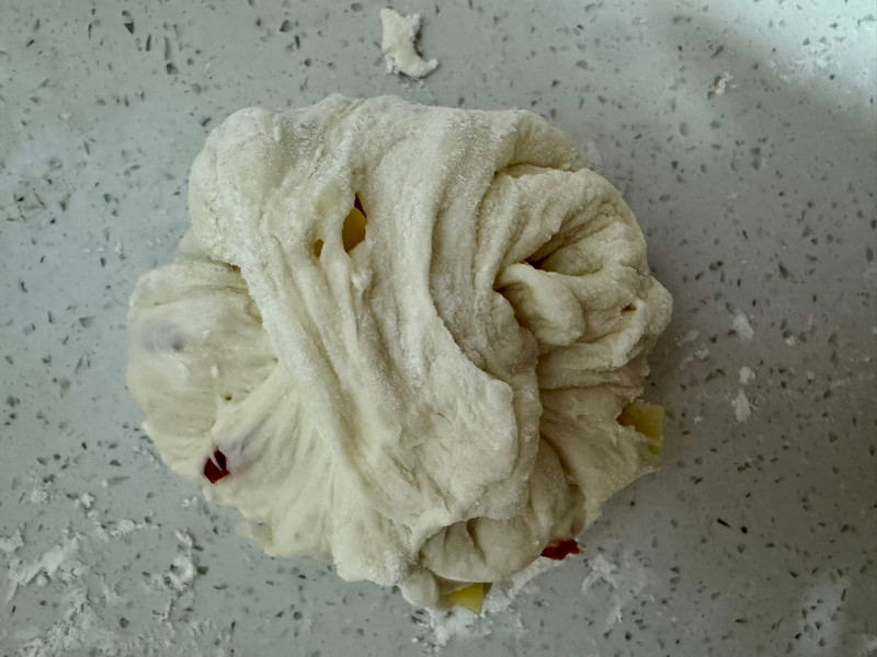 又香又软的免揉土豆腊肠面包