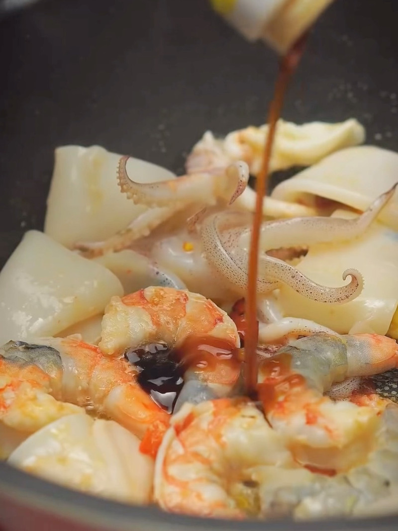 泰国打抛海鲜炒意面