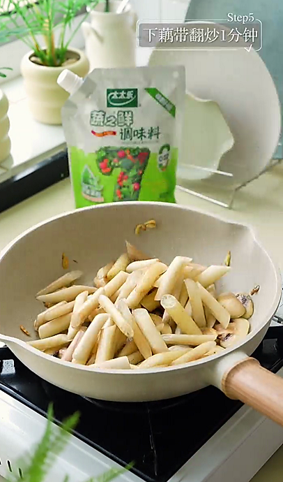 时令鲜食#藕带芦笋炒口蘑