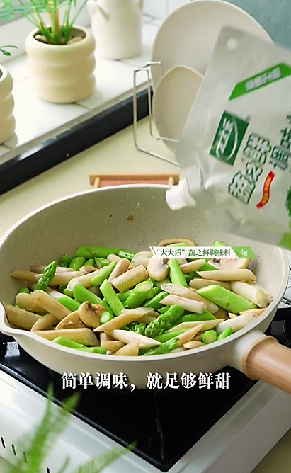 时令鲜食#藕带芦笋炒口蘑
