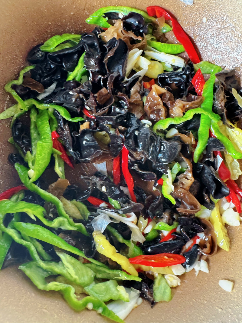 酸木耳肉丝