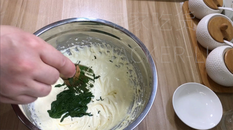 抹茶巧克力脆皮奶酪棒，清凉解暑，让疲惫与烦恼瞬间消散。