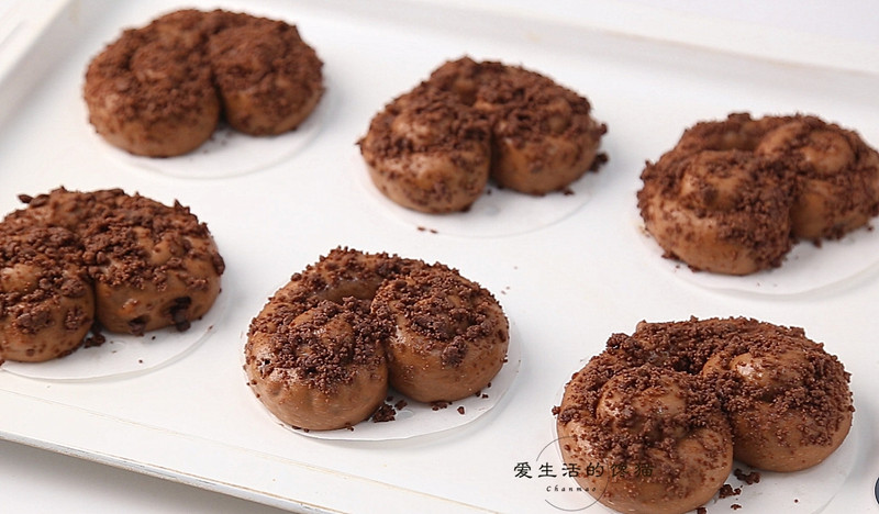 爱心酥粒巧克力面包