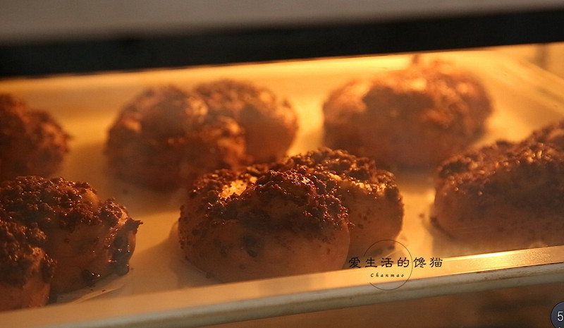 爱心酥粒巧克力面包