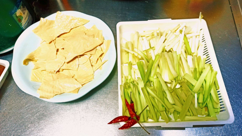云南菜～韭黄炒豆腐皮