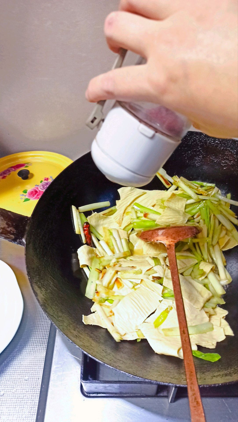 云南菜～韭黄炒豆腐皮