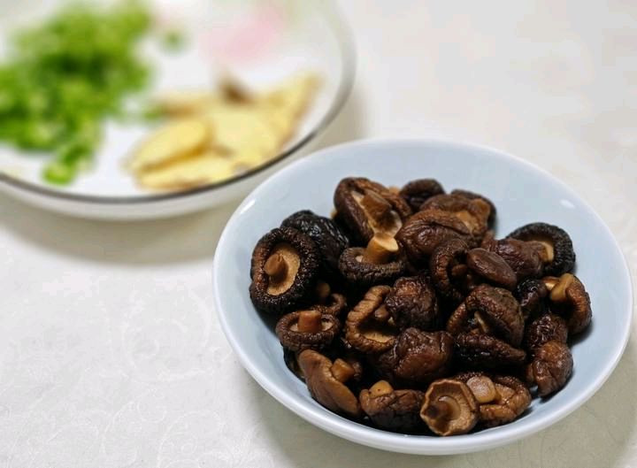 香菇鸡煲