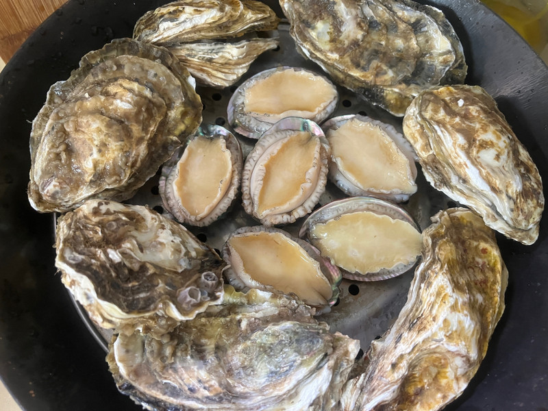 清蒸鲍鱼和生蚝