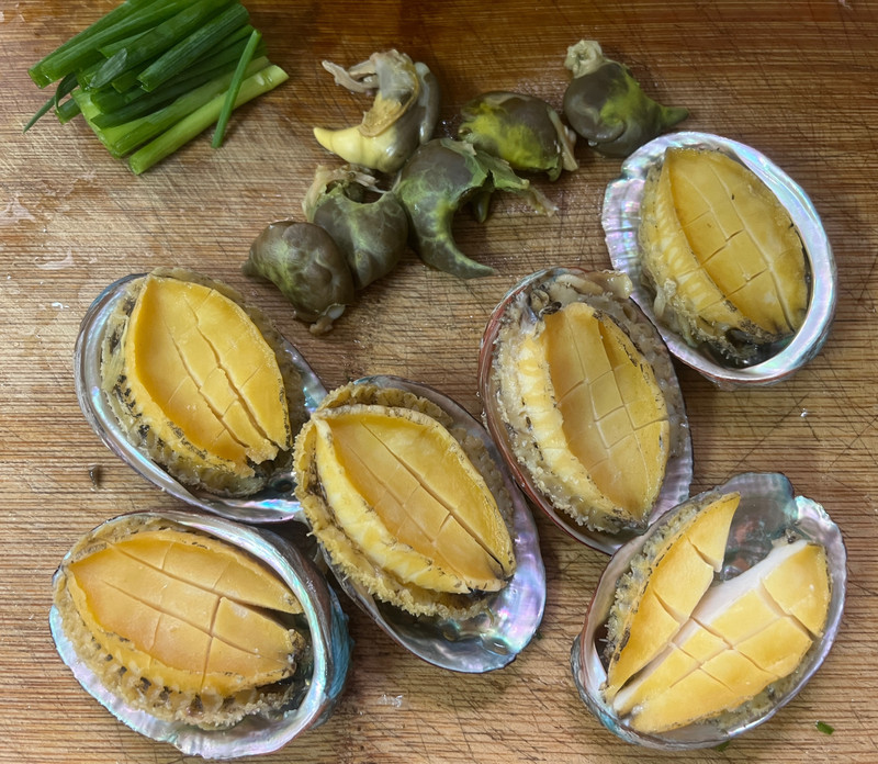 清蒸鲍鱼和生蚝
