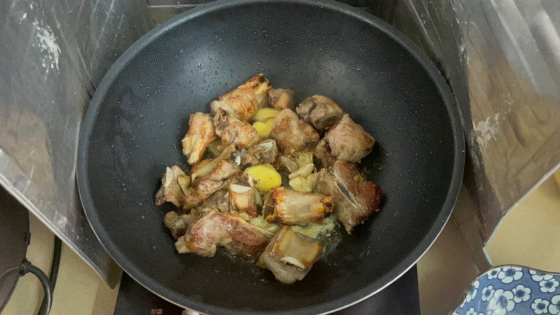 夏日限定：开胃的黄皮焖排骨