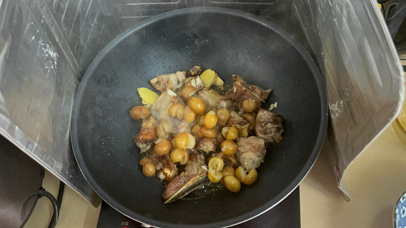 夏日限定：开胃的黄皮焖排骨