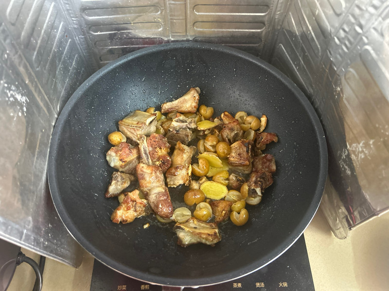 夏日限定：开胃的黄皮焖排骨
