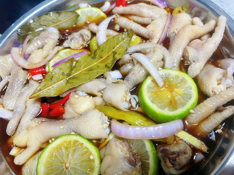 低脂酸辣小零食！柠檬泡椒鸡爪