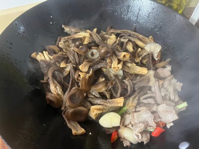 鹿茸菇炒肉