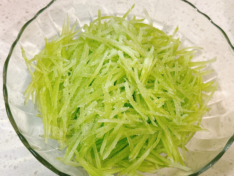 葱油凉拌莴笋