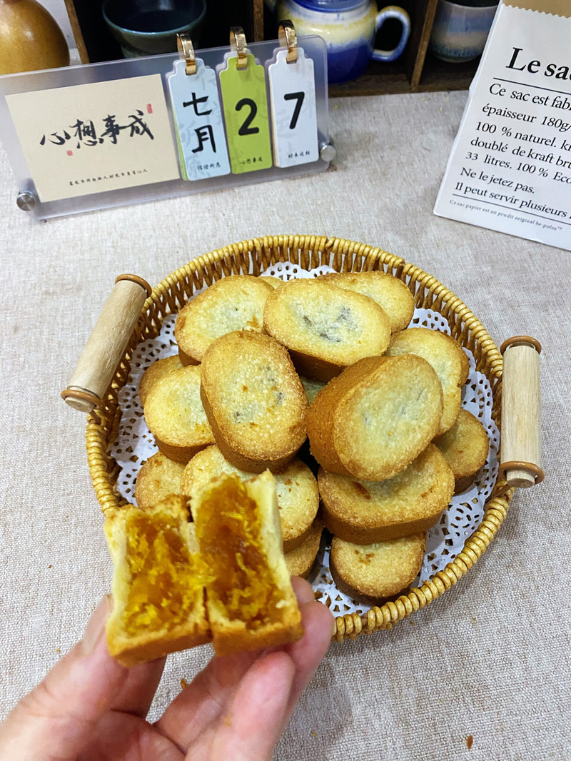 凤梨酥—凤梨界的爱马仕，外酥里软，酸甜拉丝！