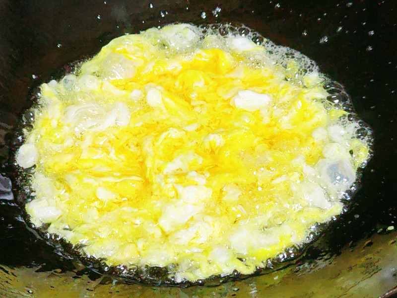 黄花菜炒鸡蛋