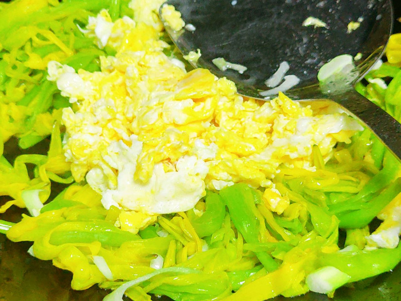 黄花菜炒鸡蛋