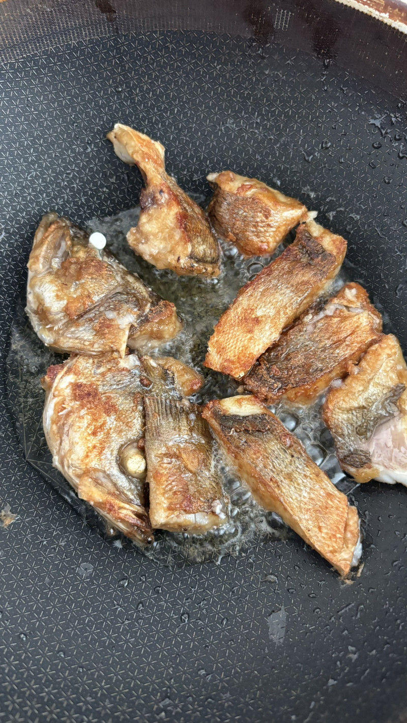 砂锅焗鲈鱼