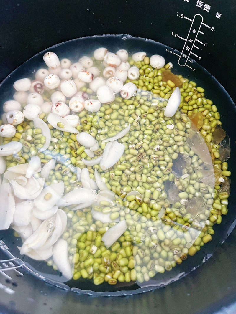 莲子百合绿豆糖水