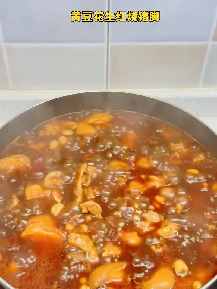 汤汁拌饭吃三碗｜黄豆炖烧猪脚