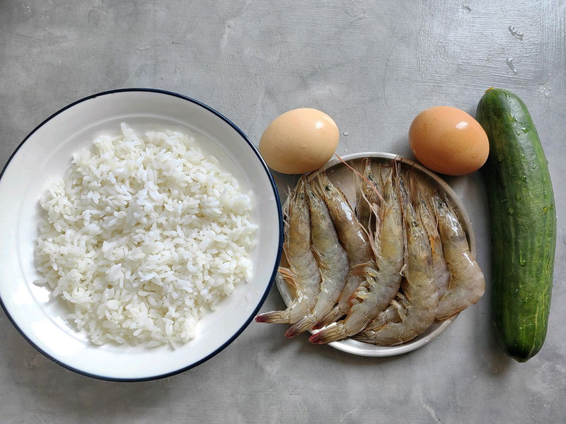 盐渍青瓜虾仁滑蛋饭