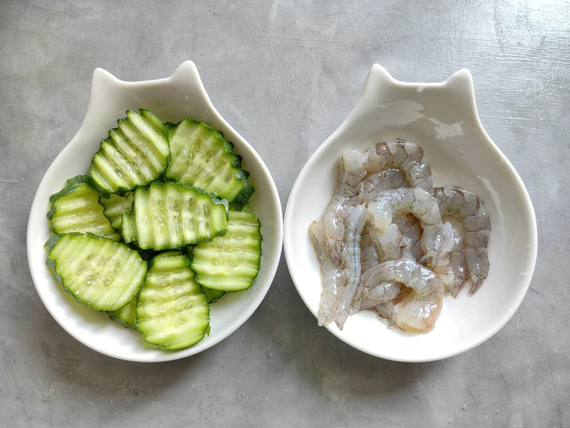 盐渍青瓜虾仁滑蛋饭