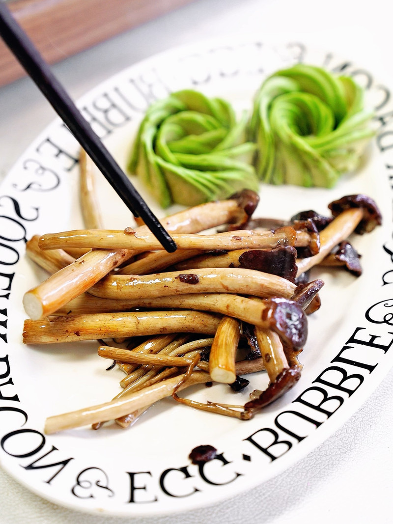 茶树菇香煎嫩牛肉