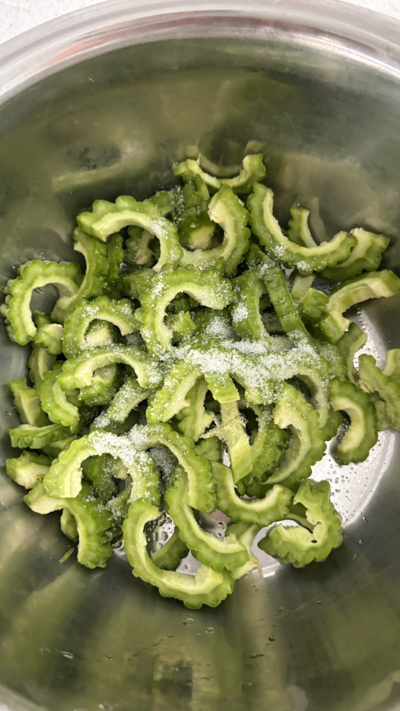 洋葱炒苦瓜