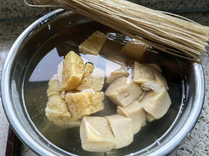 大棒骨白菜炖冻豆腐