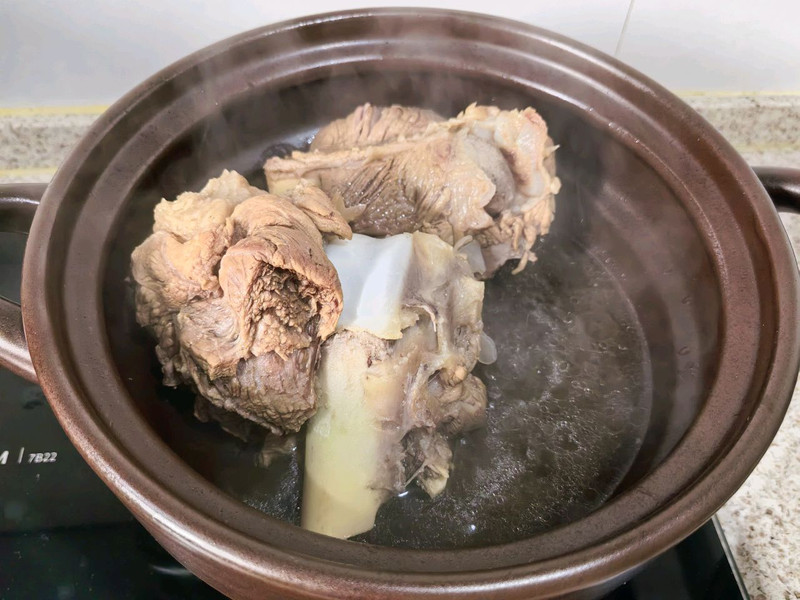 大棒骨白菜炖冻豆腐