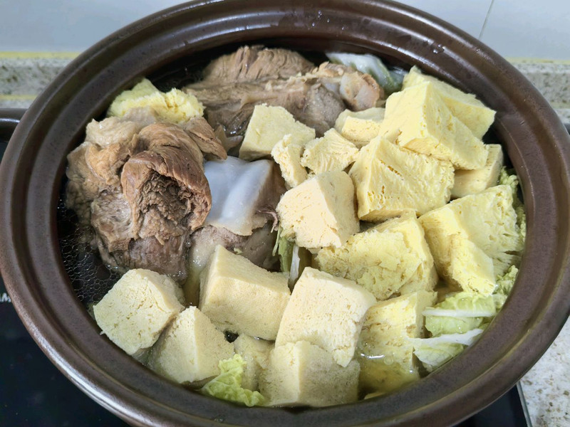 大棒骨白菜炖冻豆腐