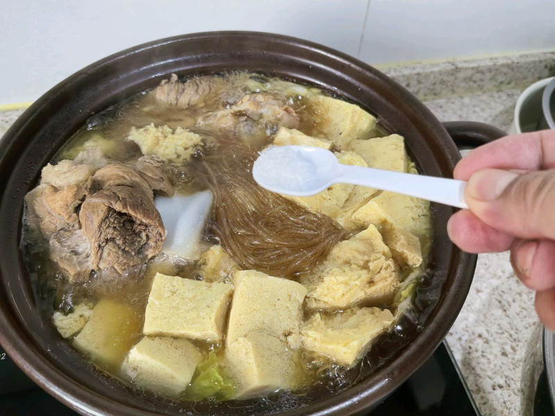 大棒骨白菜炖冻豆腐