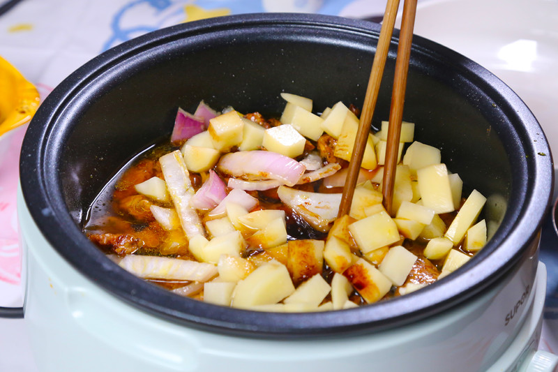 快手菜土豆鸡肉焖饭